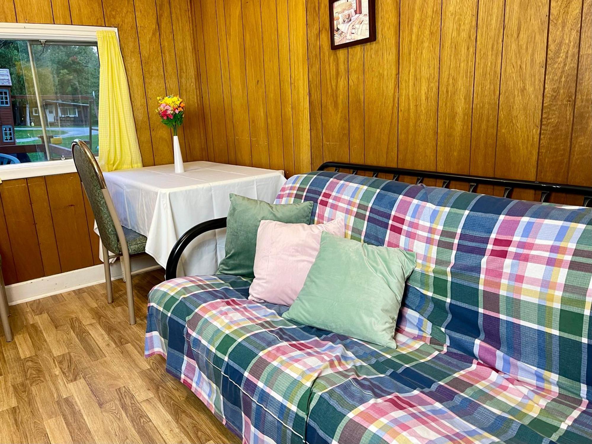 Ambleside Cottage Resort Bobcaygeon Exterior foto